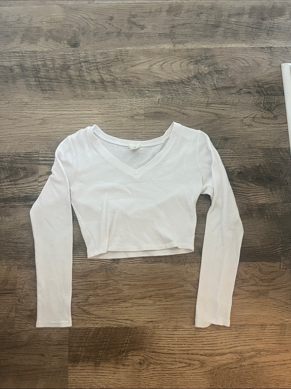Bozzolo White Ribbed V-Neck Long-Sleeve Crop Top